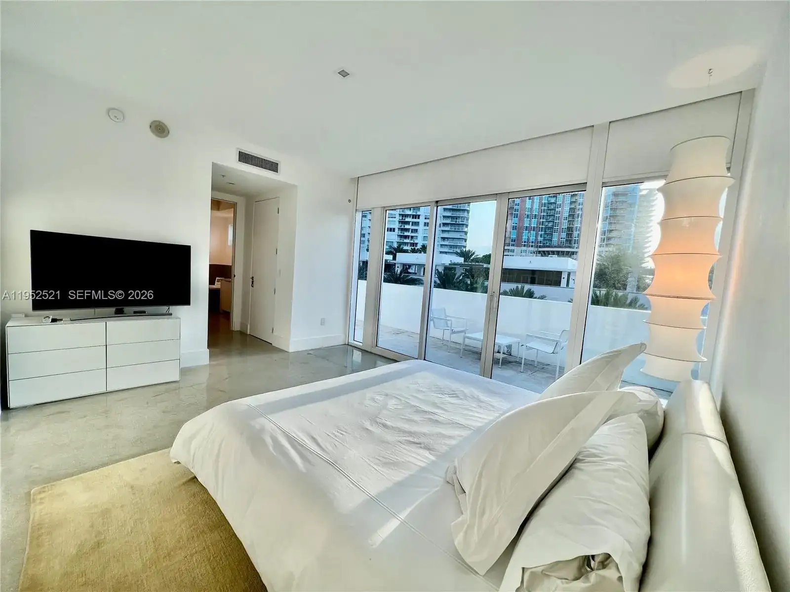 50 S Pointe Dr, Miami Beach FL 33139 photo 4