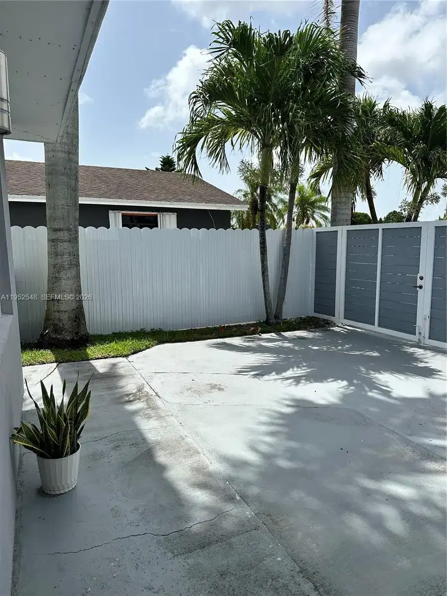 11631 SW 179th Ter, Miami FL 33157 photo 4