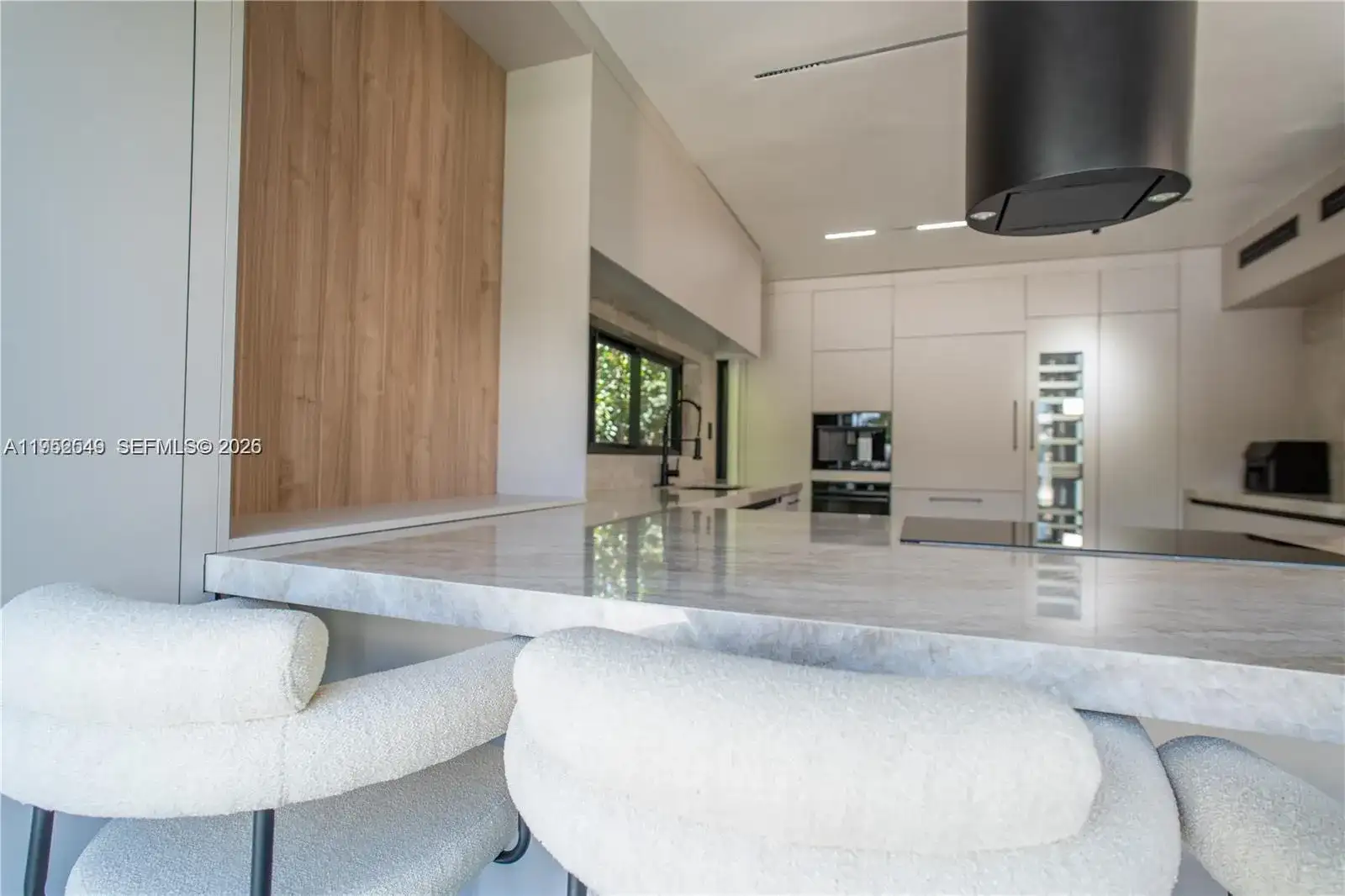 7850 Hawthorne Ave, Miami Beach FL 33141 photo 2