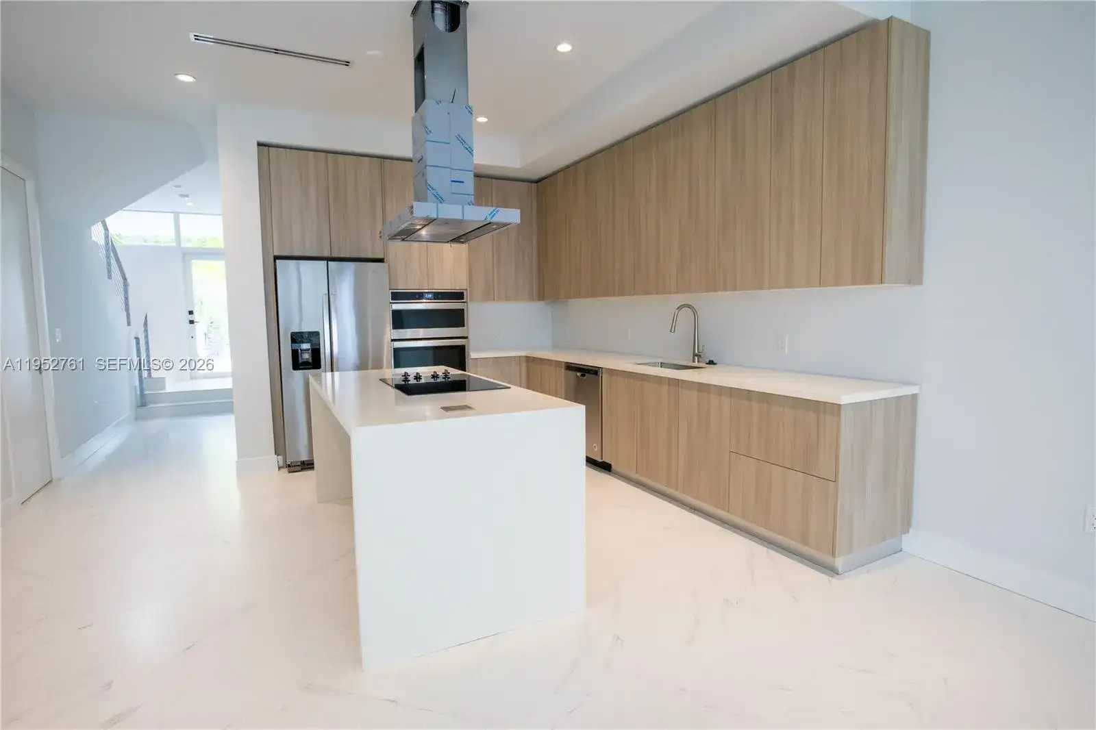 3374 Day Ave, Miami FL 33133 photo 3