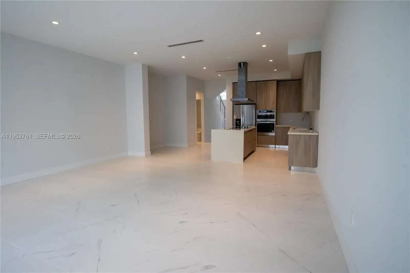 3374 Day Ave, Miami FL 33133 photo 4