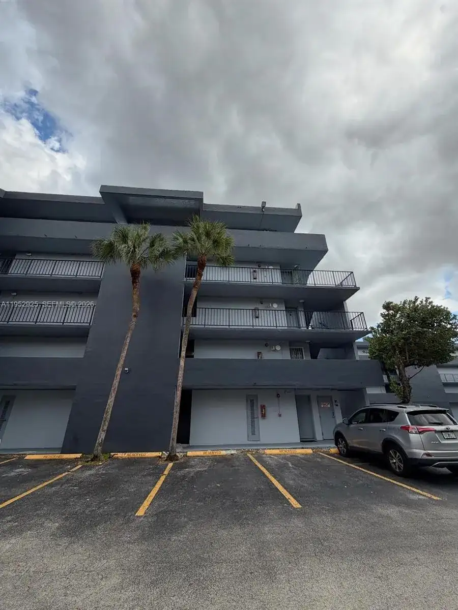 310 Fontainebleau Blvd # 206, Miami FL 33172 photo 2