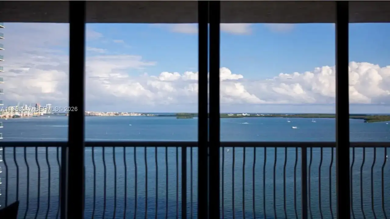 1200 Brickell Bay Dr # 1901, Miami FL 33131 photo 2
