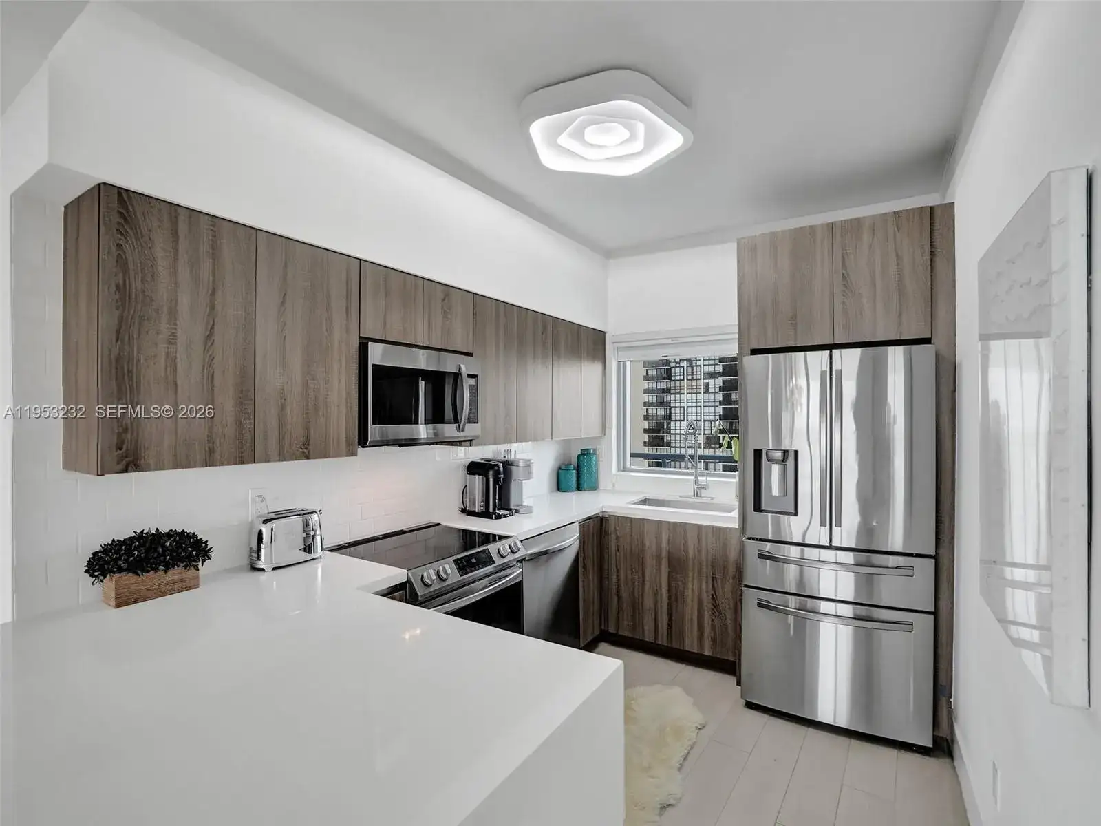 601 NE 36th St # 1003, Miami FL 33137 photo 3