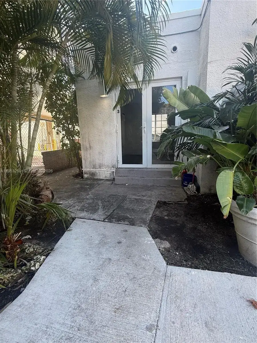 912 Euclid Ave # 3, Miami Beach FL 33139 photo 2