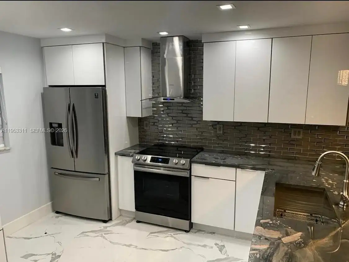 1100 W 35th St, Hialeah FL 33012 photo 3