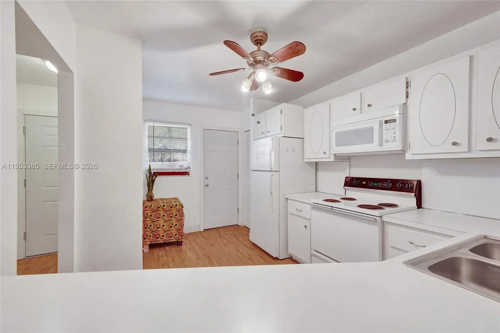 1750 NE 191st St # 1, Miami FL 33179 photo 2