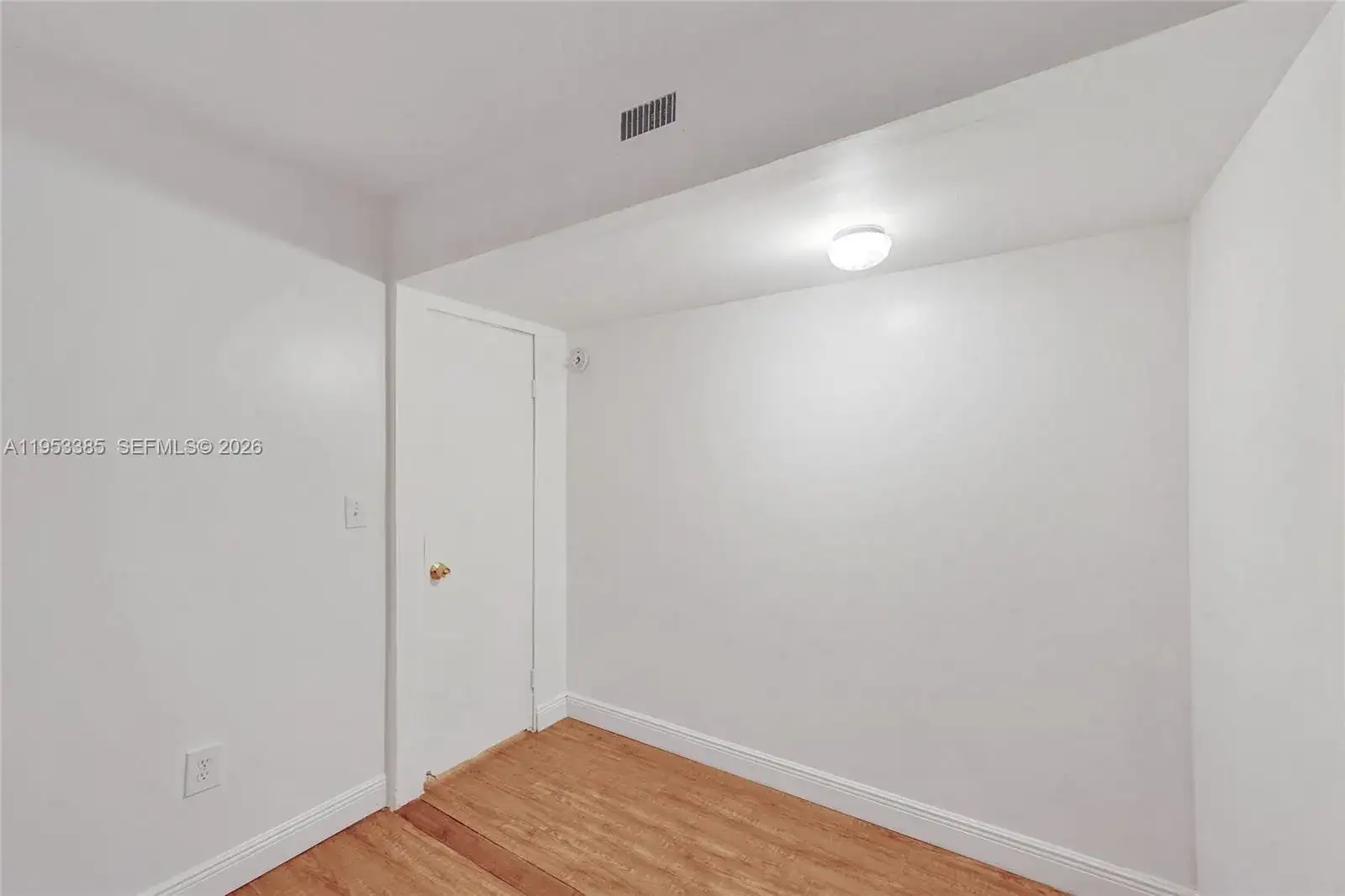 1750 NE 191st St # 1, Miami FL 33179 photo 4