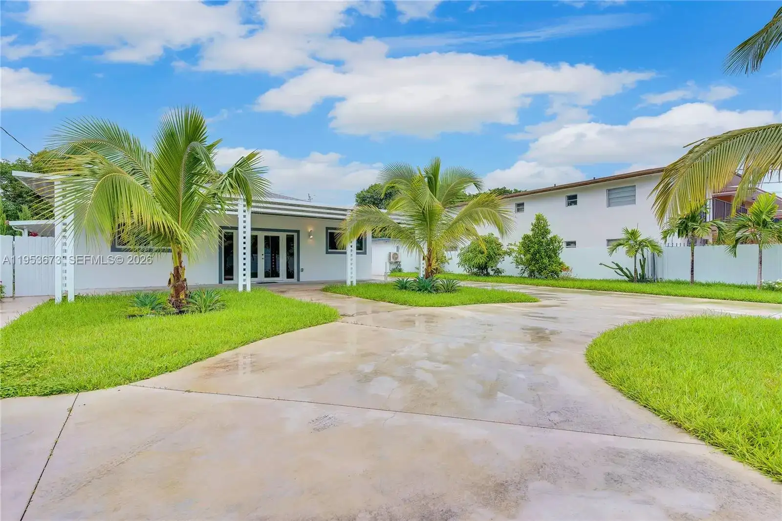 2247 NW 2nd St, Miami FL 33125 photo 2