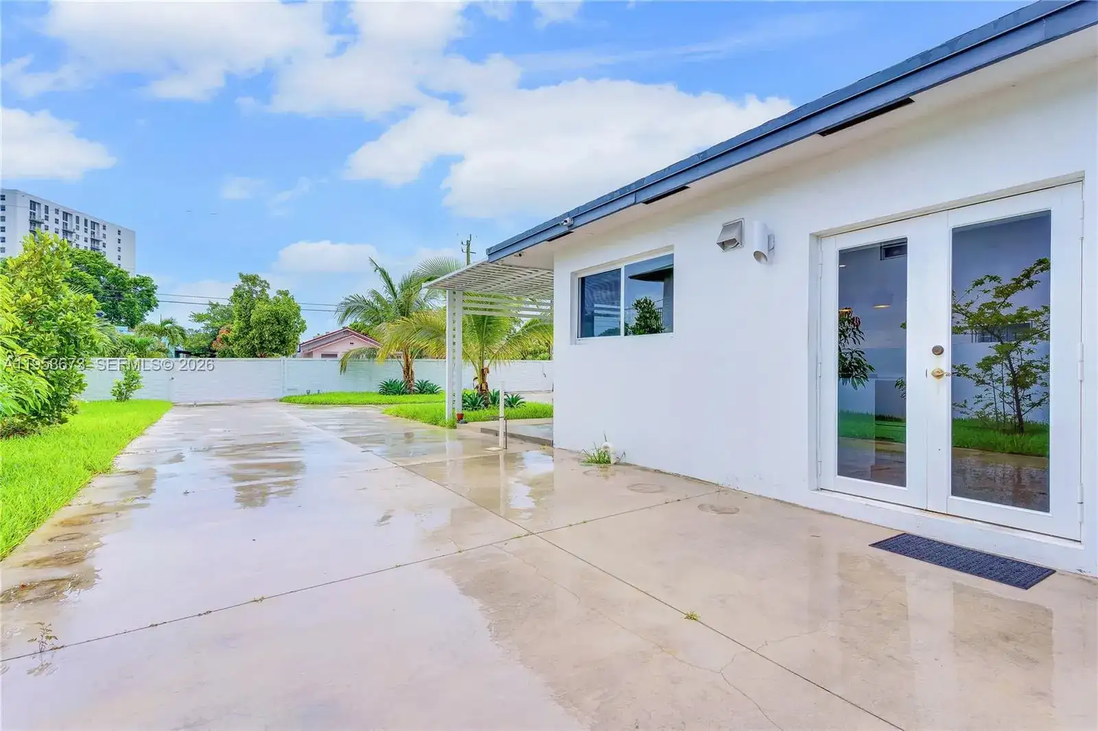 2247 NW 2nd St, Miami FL 33125 photo 4