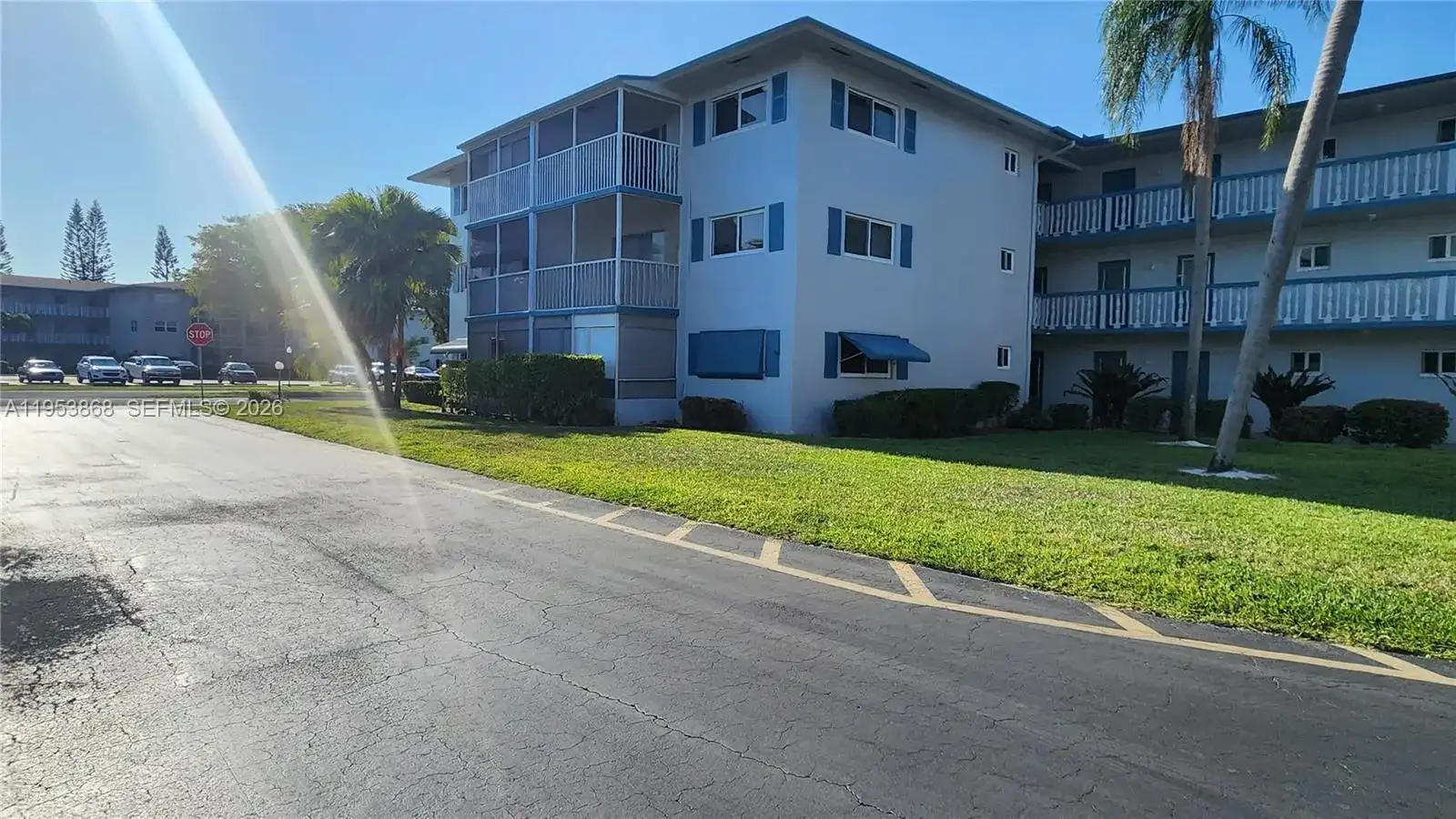 981 Hillcrest Ct # 114, Hollywood FL 33021 photo 2