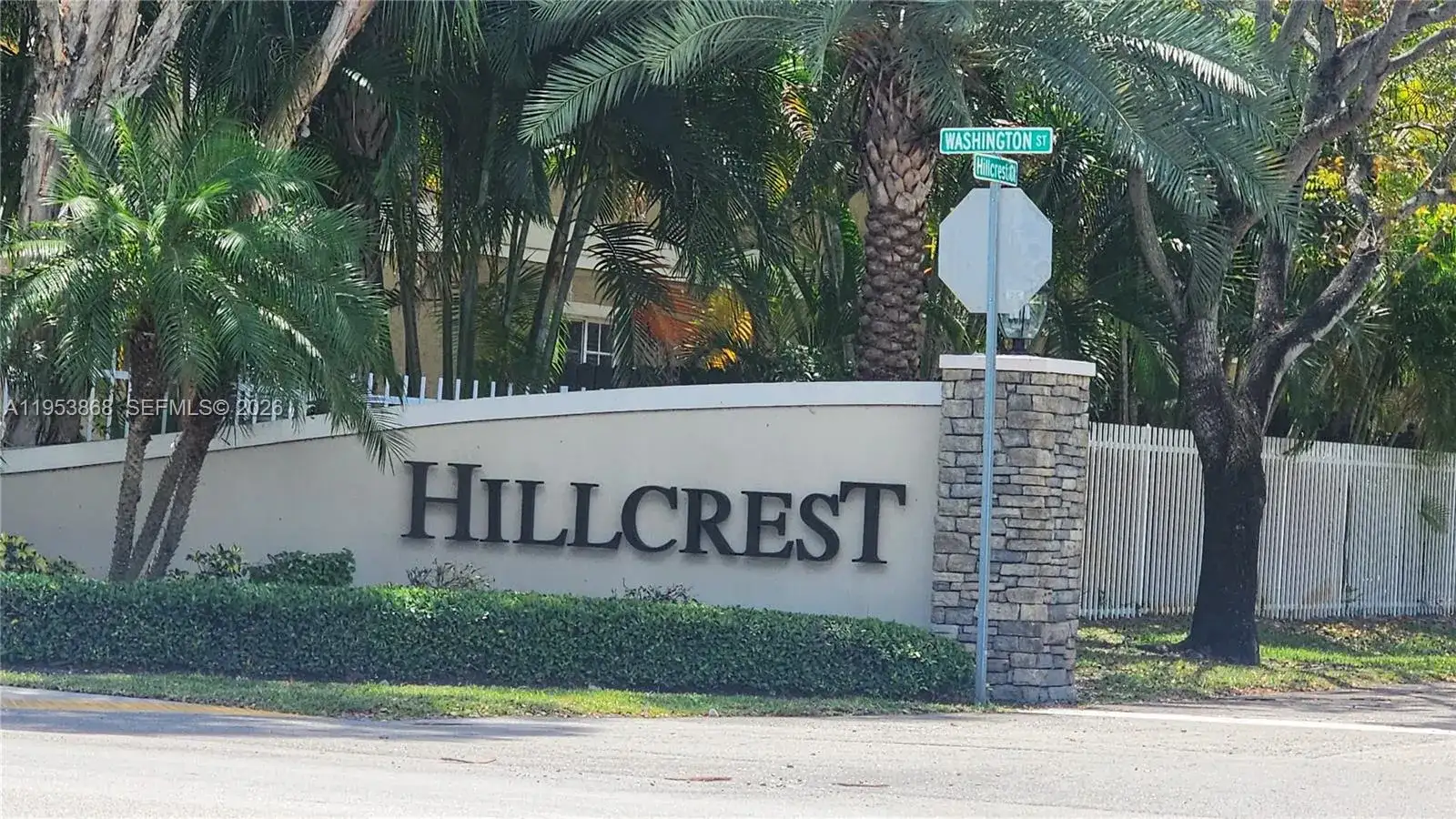 981 Hillcrest Ct # 114, Hollywood FL 33021 photo 3