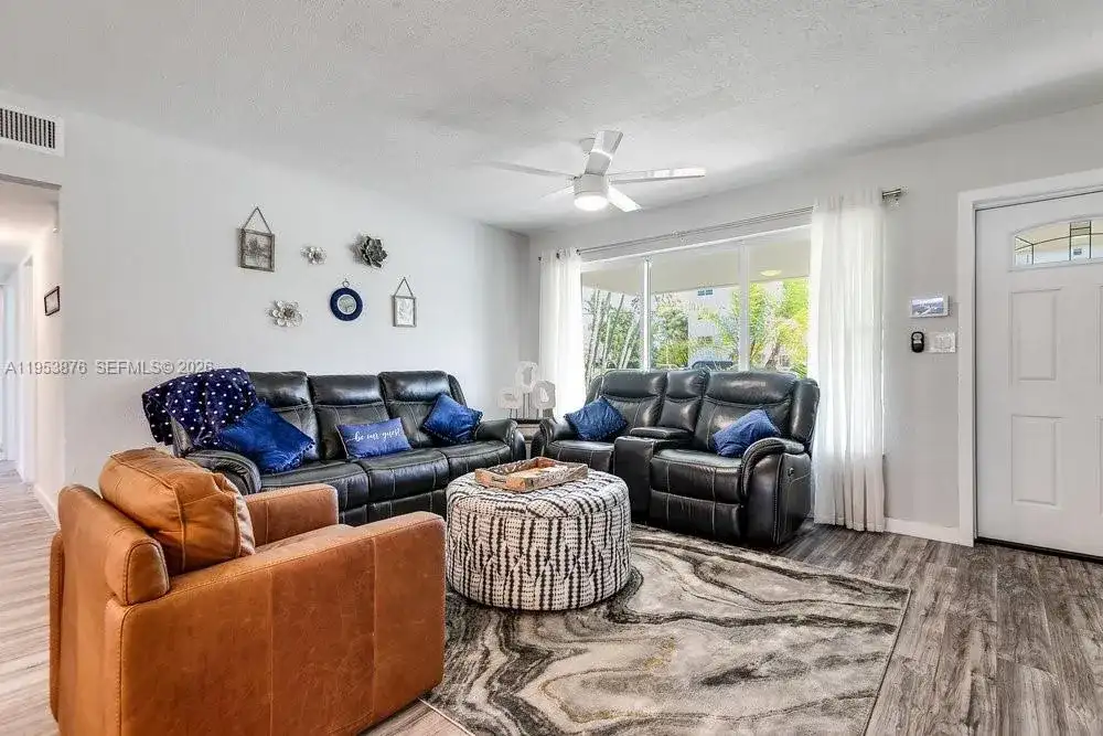 601 NE 2nd St, Dania Beach FL 33004 photo 2