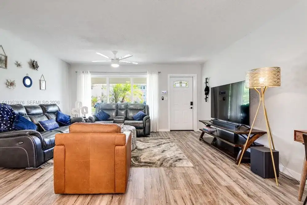 601 NE 2nd St, Dania Beach FL 33004 photo 4