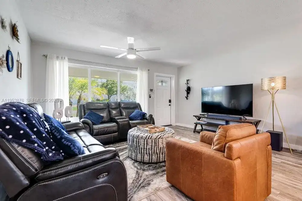 601 NE 2nd St, Dania Beach FL 33004 photo 5