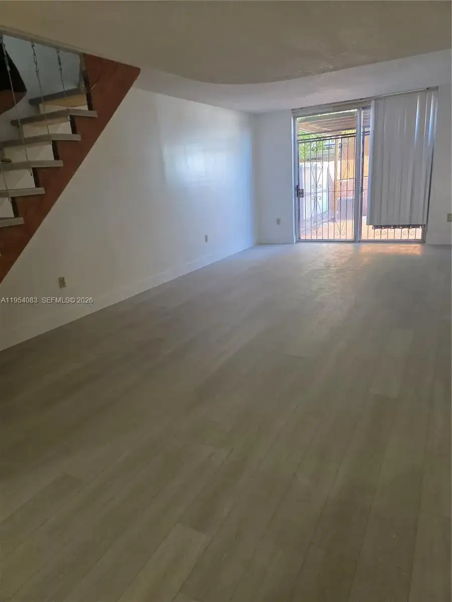1095 W 40th St # 26, Hialeah FL 33012 photo 2