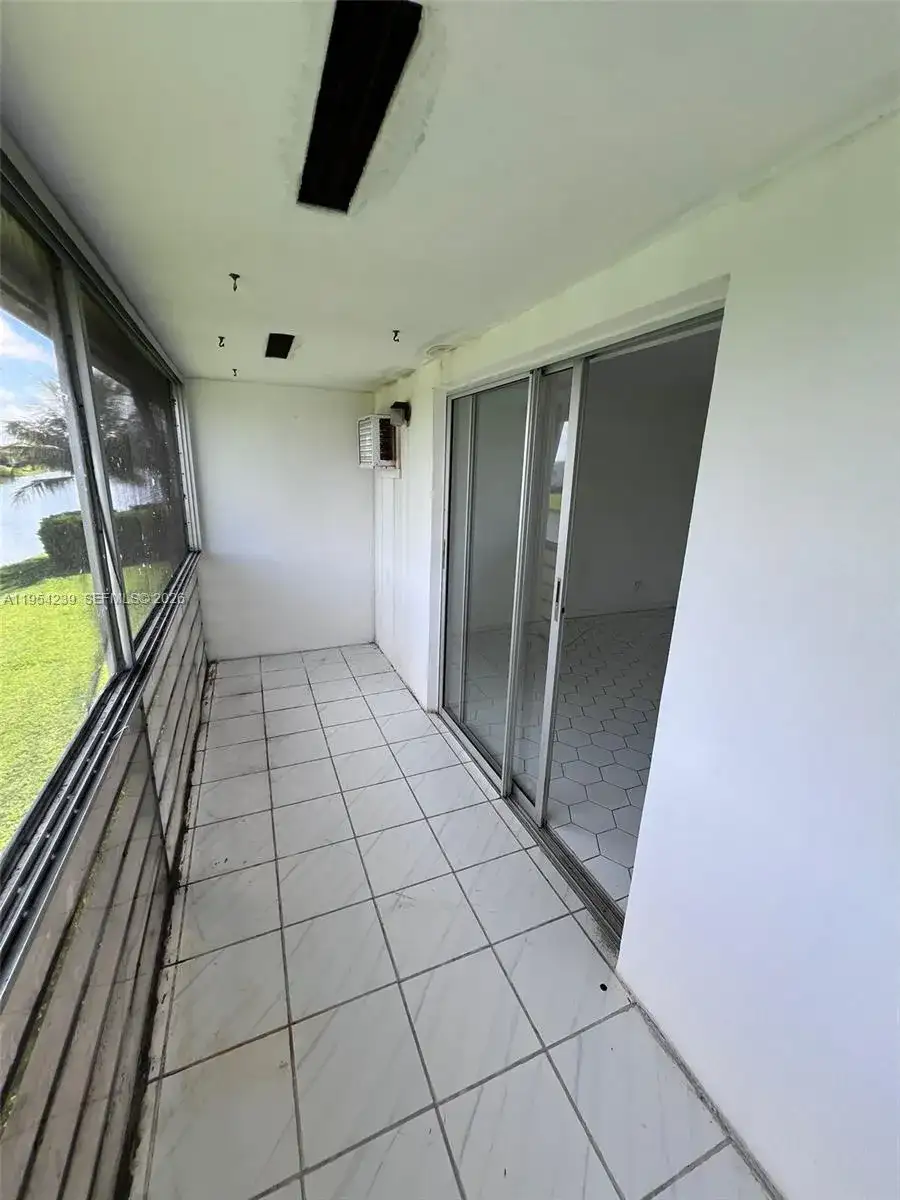 89 Berkshire D # 89, West Palm Beach FL 33417 photo 2