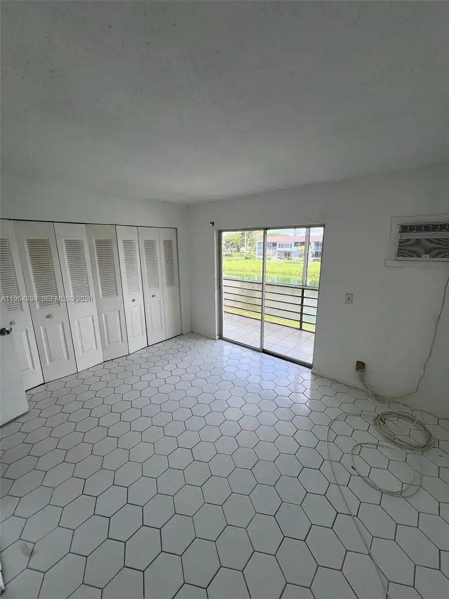 89 Berkshire D # 89, West Palm Beach FL 33417 photo 4