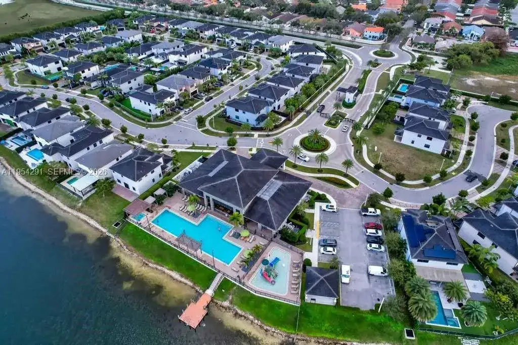 15806 NW 91st Ct, Miami Lakes FL 33018 photo 5