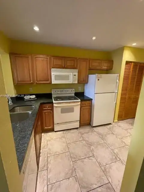 20815 NE 8th Ct # 20, Miami FL 33179 photo 3
