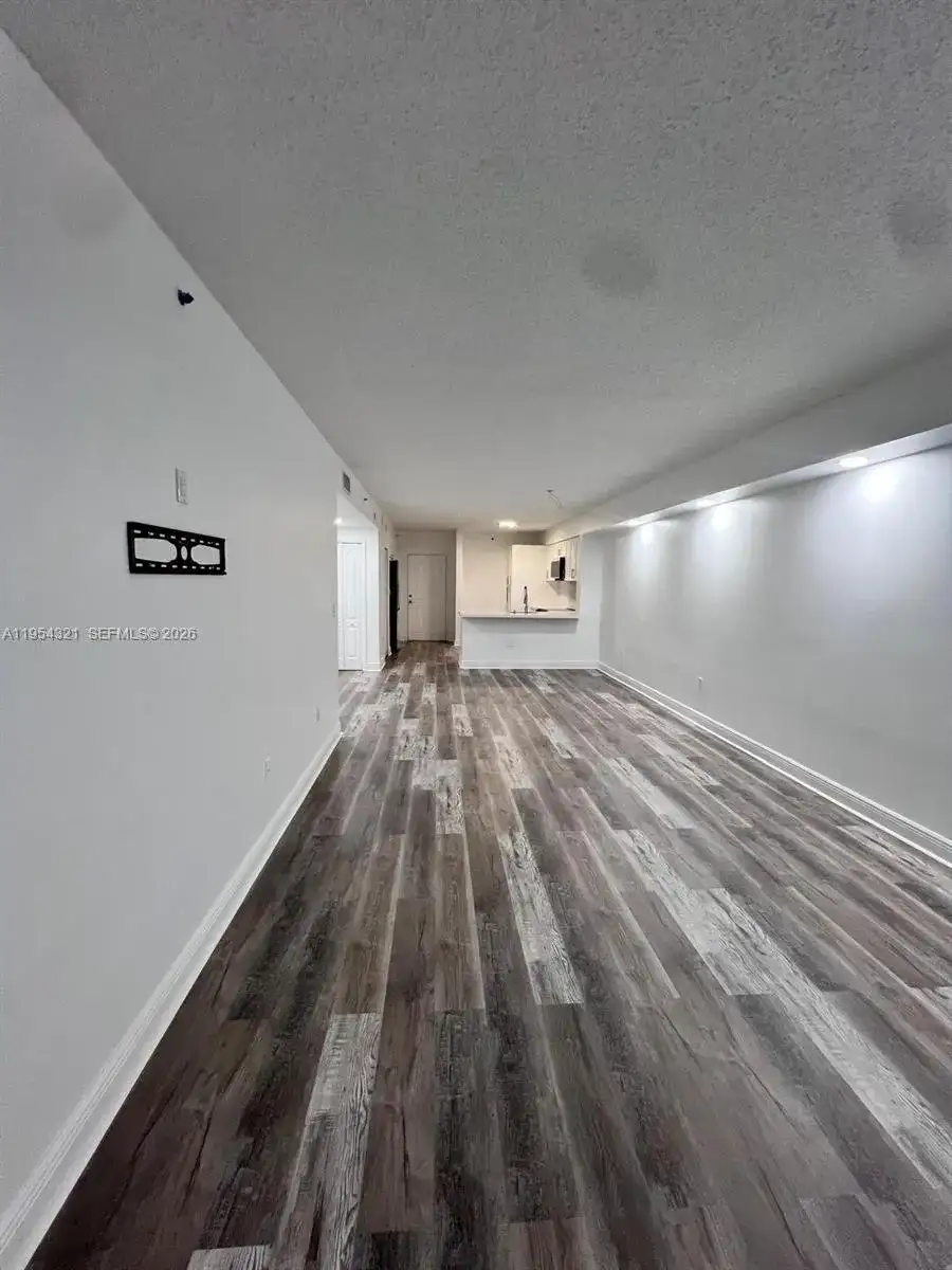 5091 NW 7th St # 109, Miami FL 33126 photo 3