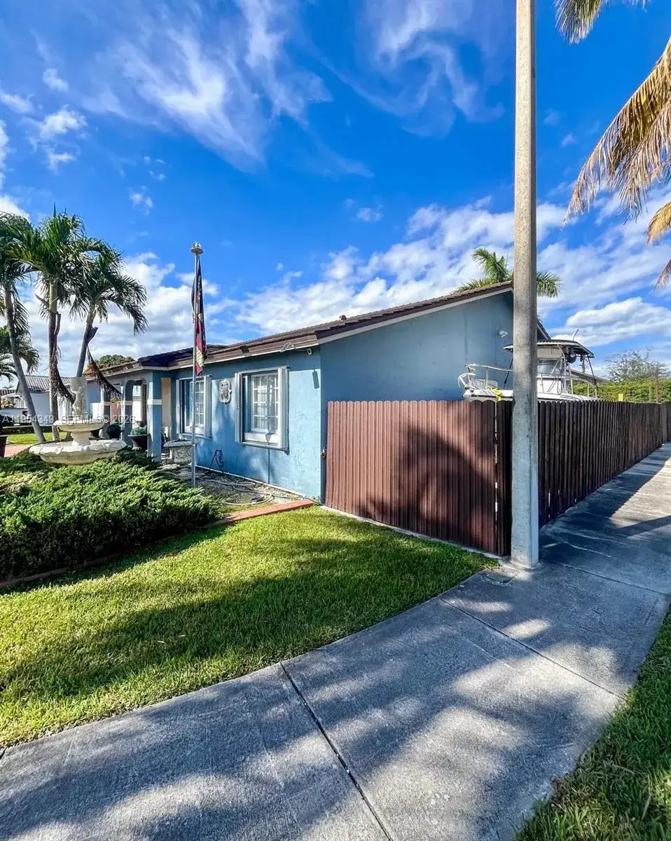 15201 SW 177th Ter, Miami FL 33187 photo 3