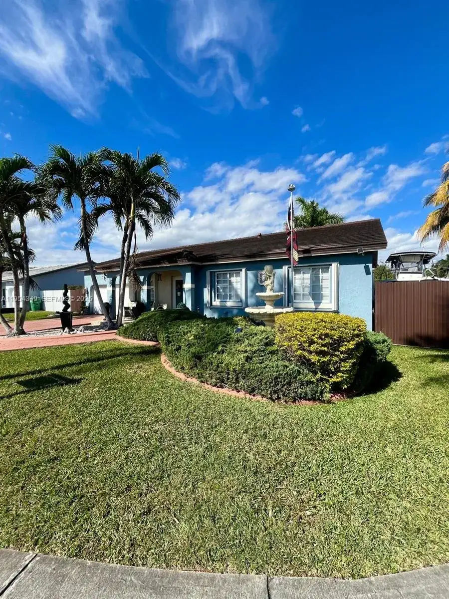 15201 SW 177th Ter, Miami FL 33187 photo 4