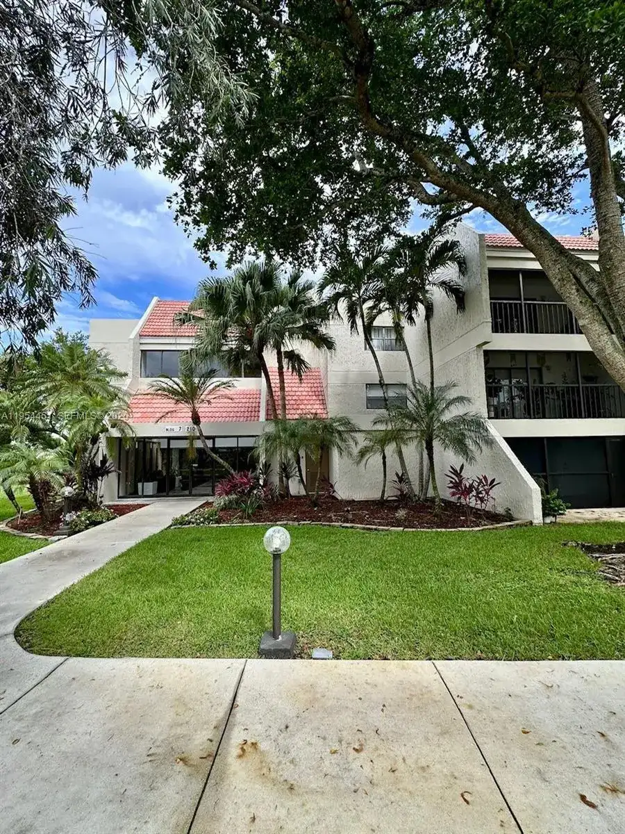 210 Lakeview Dr # 102, Weston FL 33326 photo 2