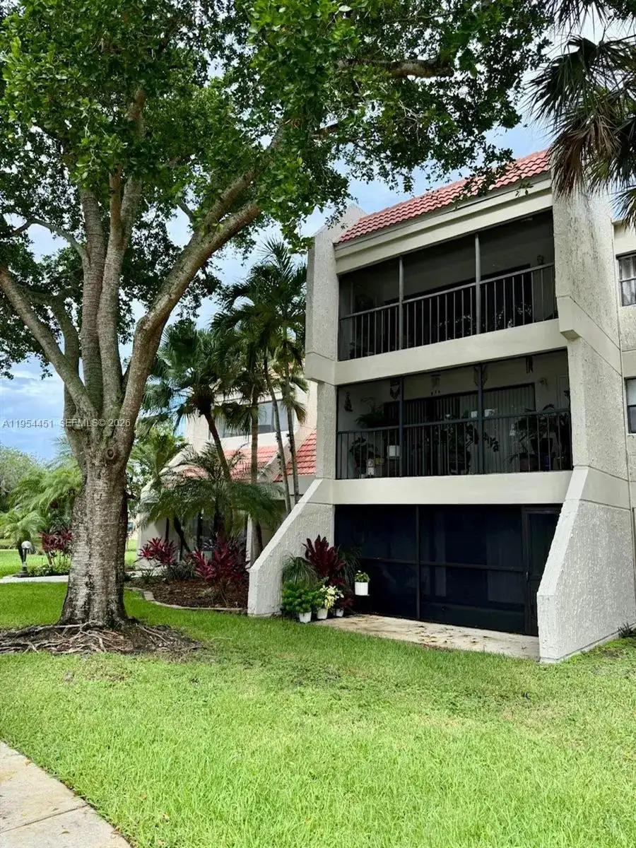 210 Lakeview Dr # 102, Weston FL 33326 photo 3