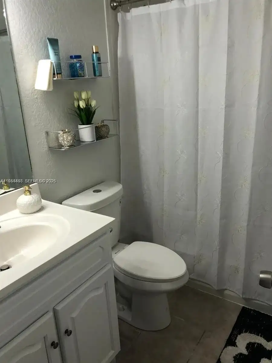 27 NE 13th Ave # 4, Homestead FL 33033 photo 5