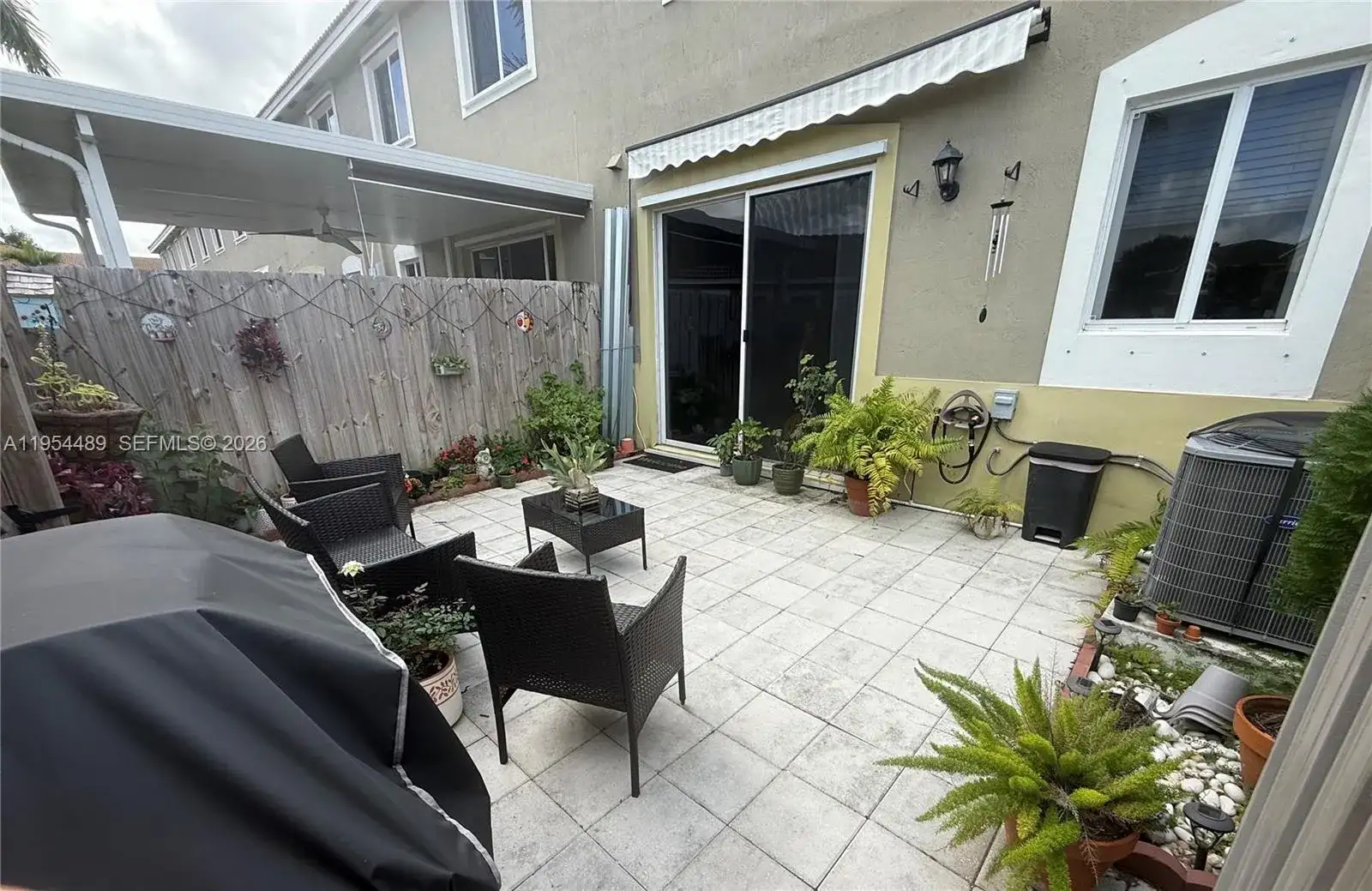 1043 SE 24th Ave, Homestead FL 33035 photo 2