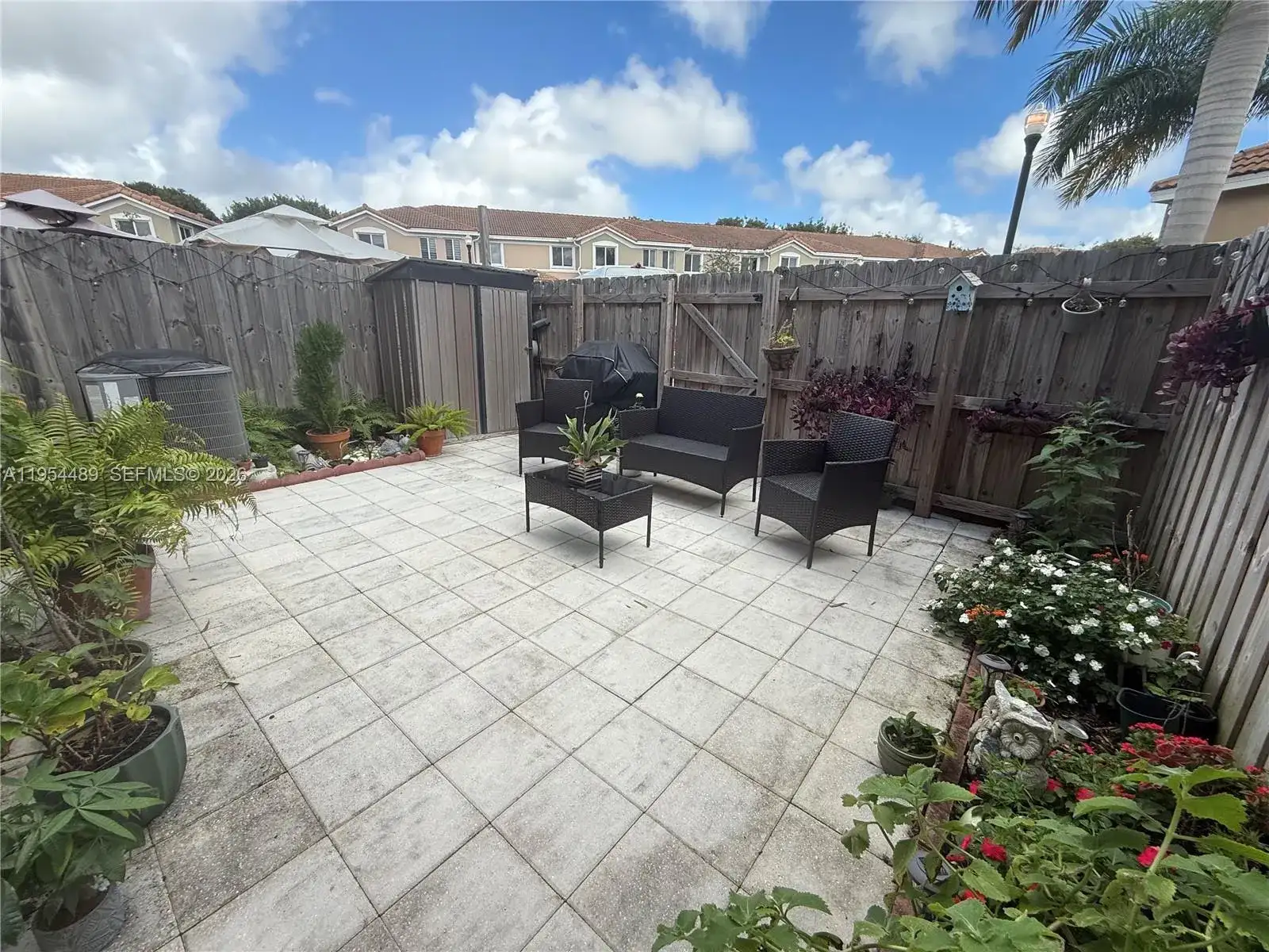 1043 SE 24th Ave, Homestead FL 33035 photo 4