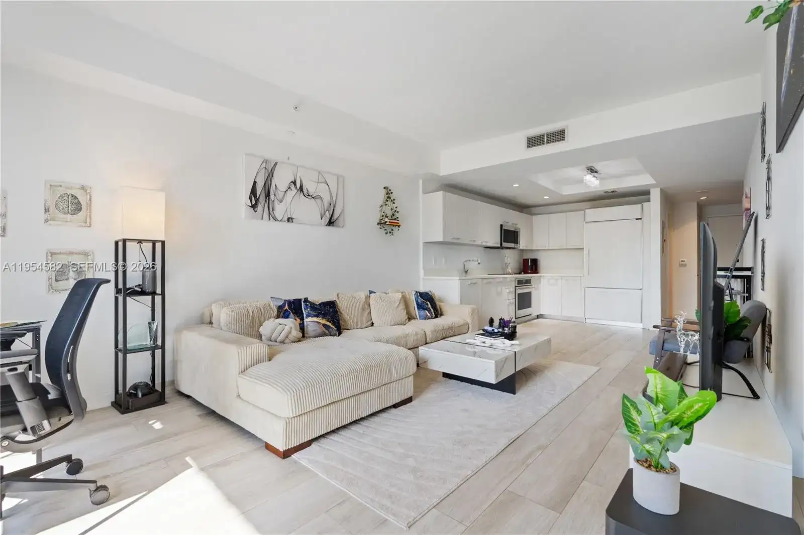 55 SW 9th St # 3005, Miami FL 33130 photo 5