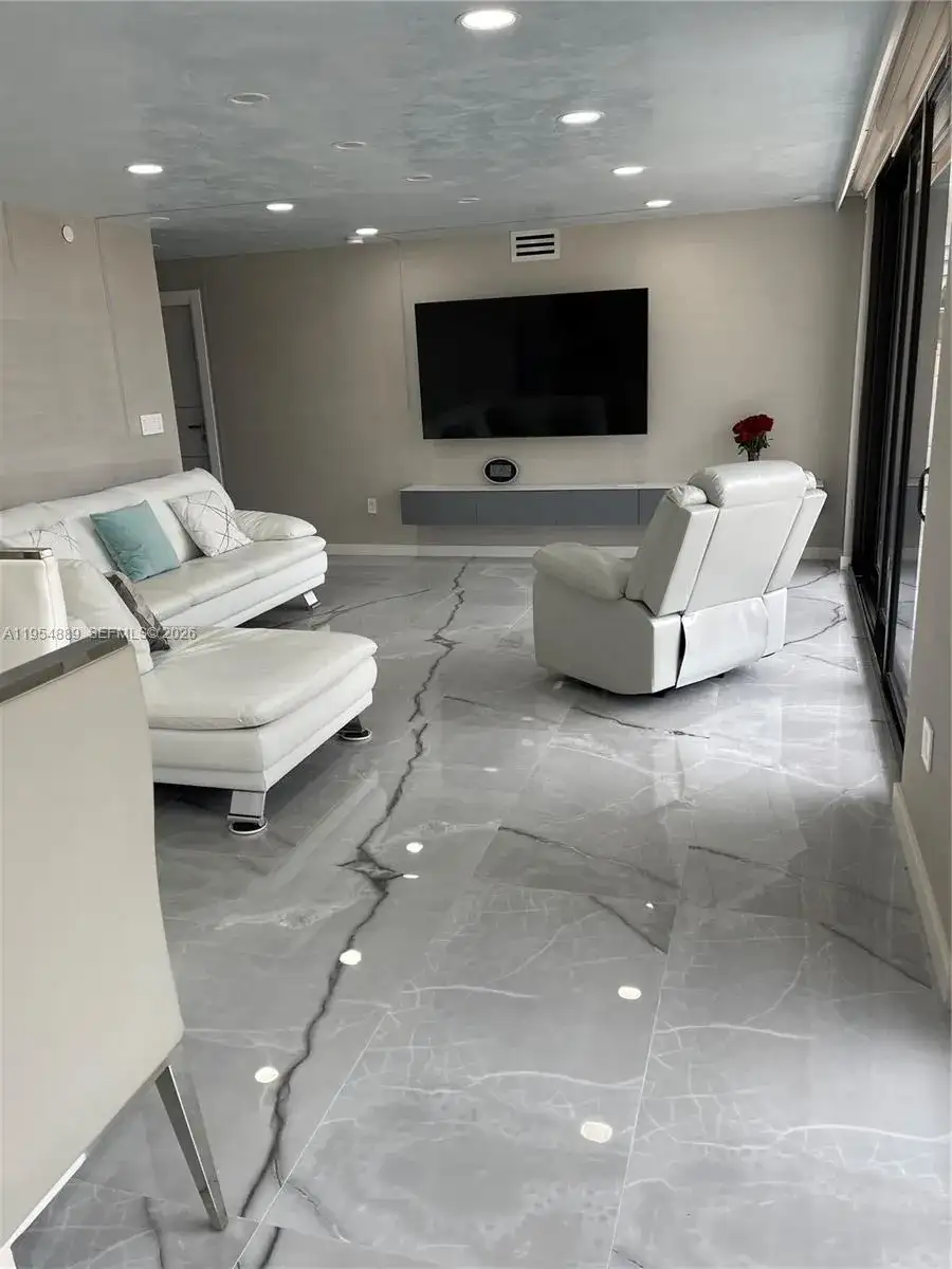 210 174th St # 309, Sunny Isles Beach FL 33160 photo 2