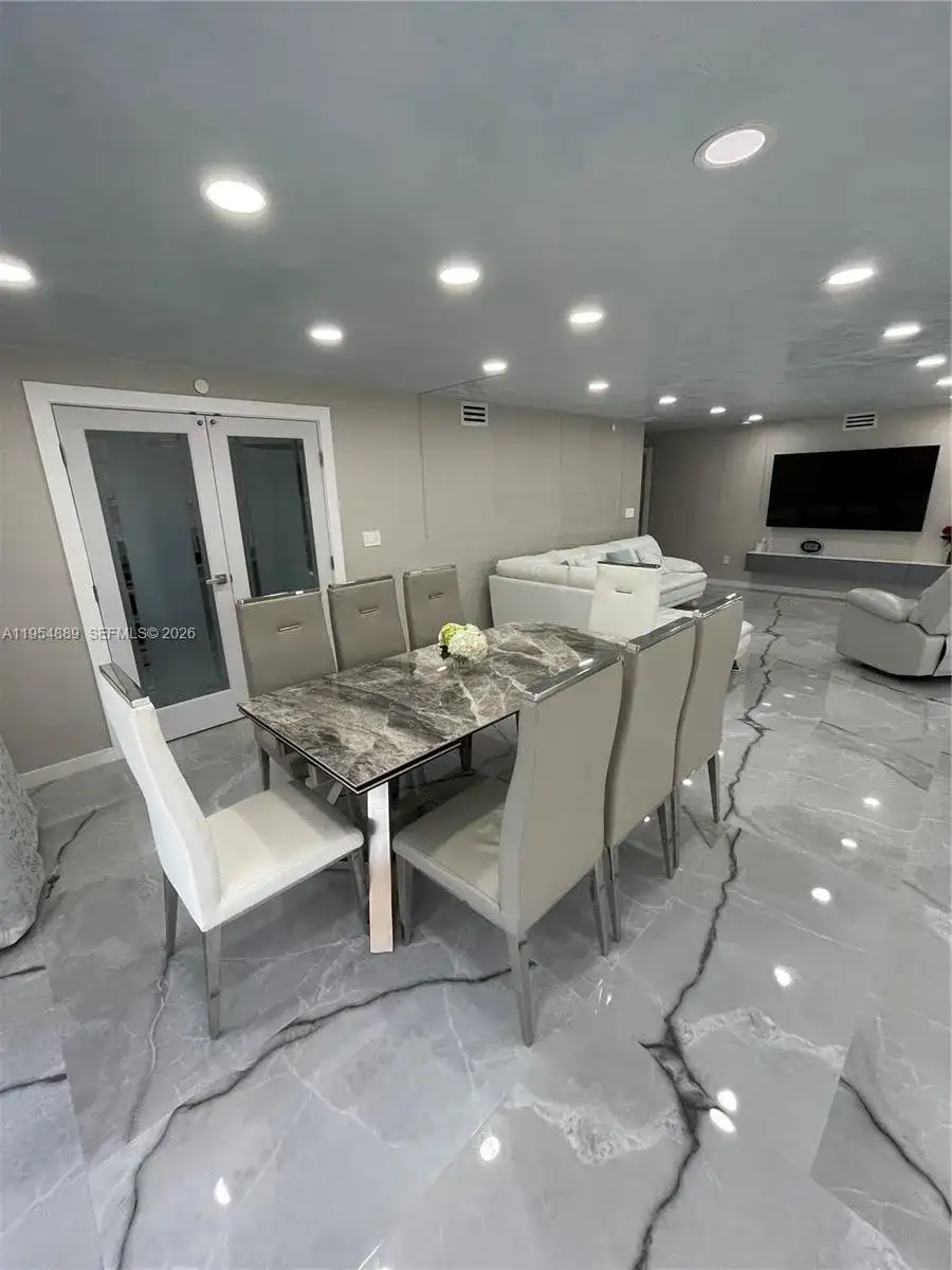 210 174th St # 309, Sunny Isles Beach FL 33160 photo 4