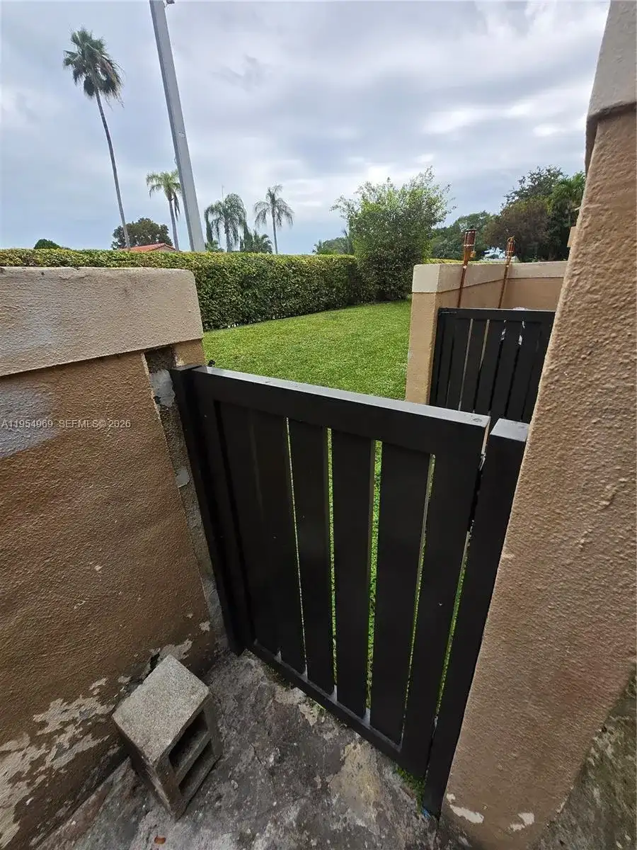 15433 SW 80th St # 11, Miami FL 33193 photo 2