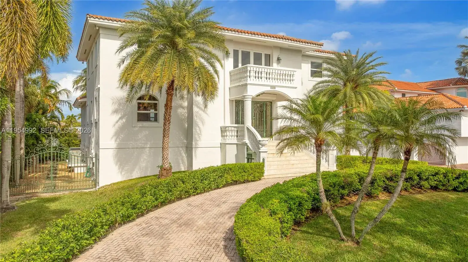 6275 Dolphin Dr, Coral Gables FL 33158 photo 2