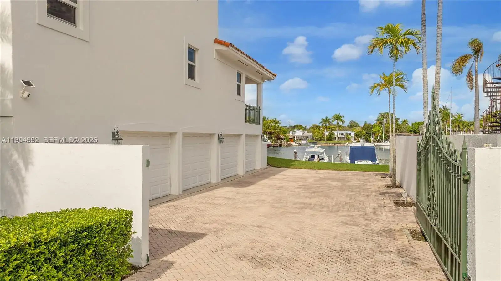 6275 Dolphin Dr, Coral Gables FL 33158 photo 4