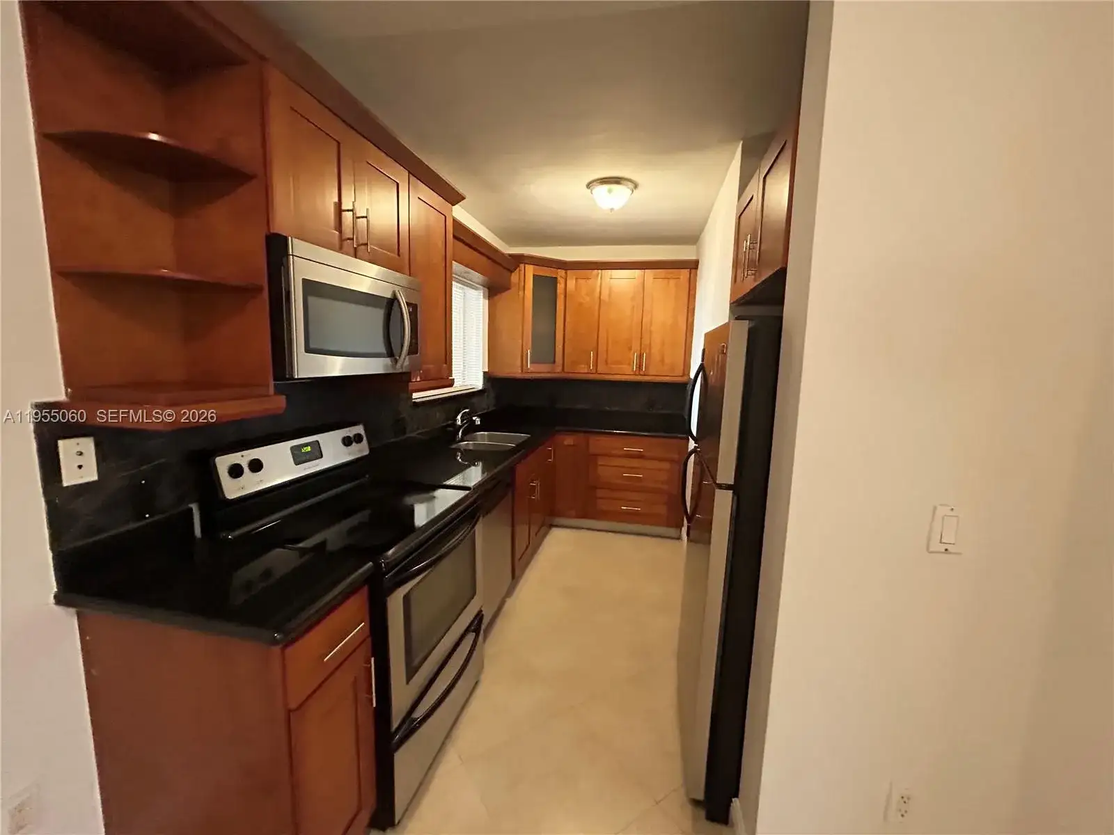 2880 Pine Tree Dr # 9, Miami Beach FL 33140 photo 2