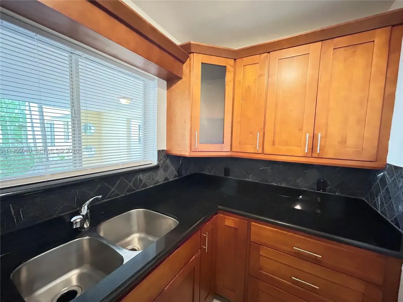 2880 Pine Tree Dr # 9, Miami Beach FL 33140 photo 3