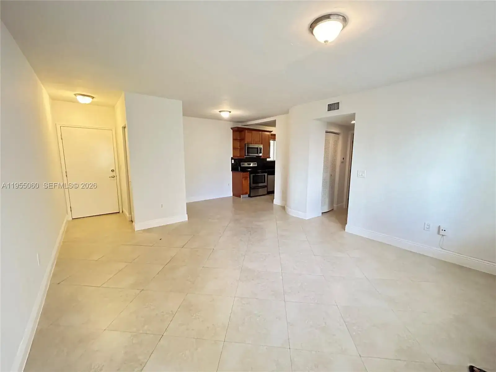 2880 Pine Tree Dr # 9, Miami Beach FL 33140 photo 4