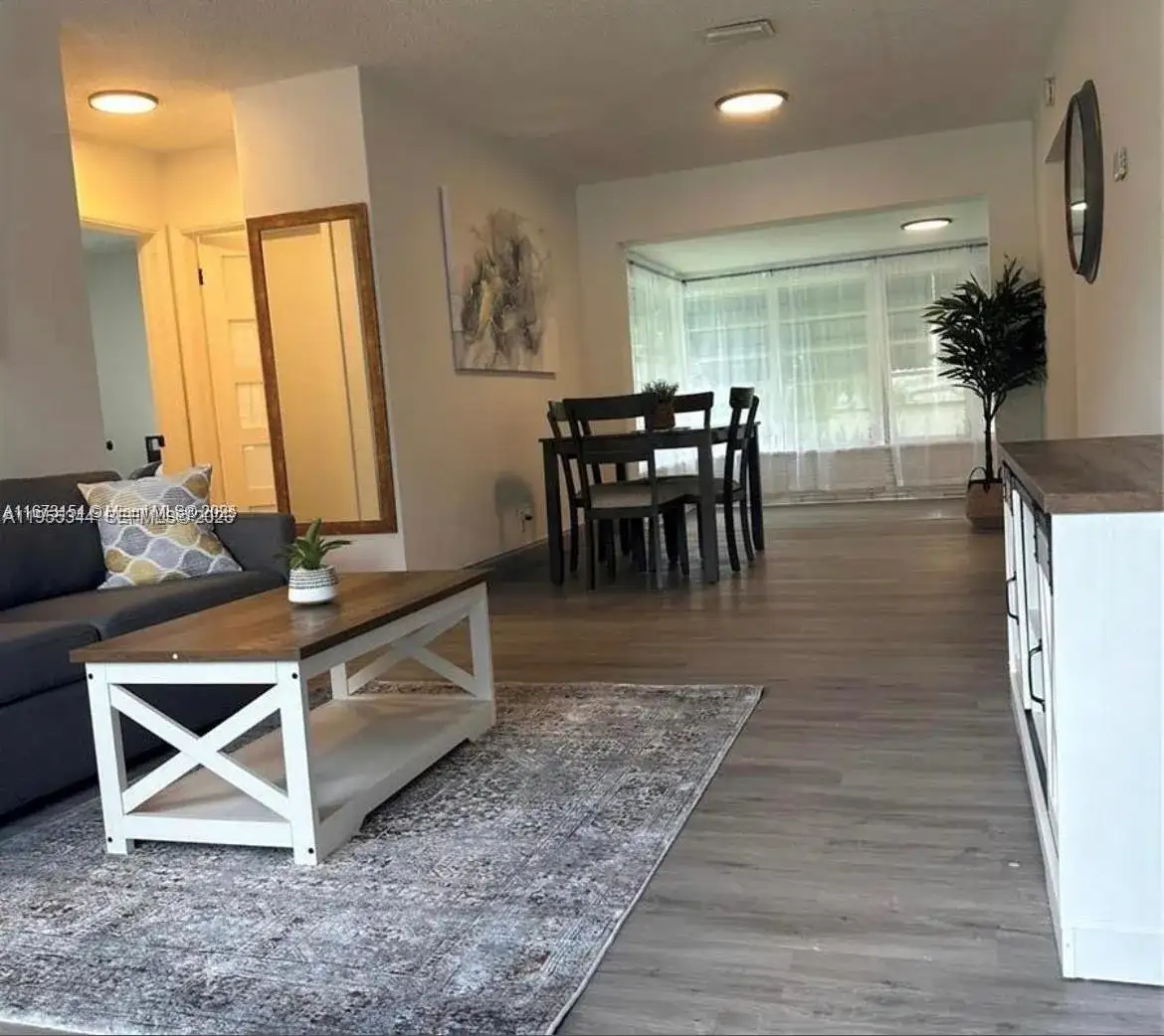 2500 NE 181st, North Miami Beach FL 33160 photo 2