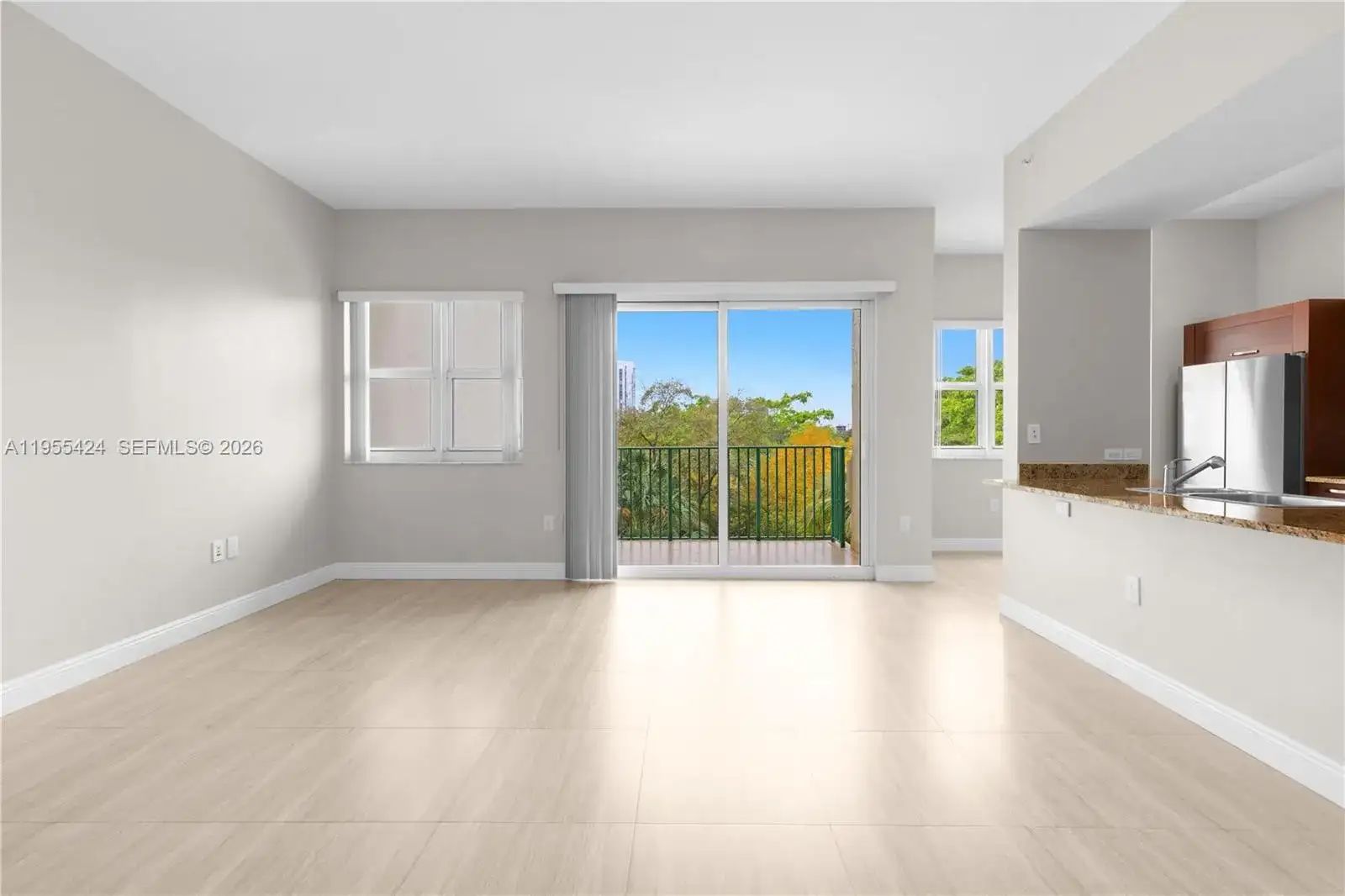 20000 E Country Club Dr # 402, Aventura FL 33180 photo 3