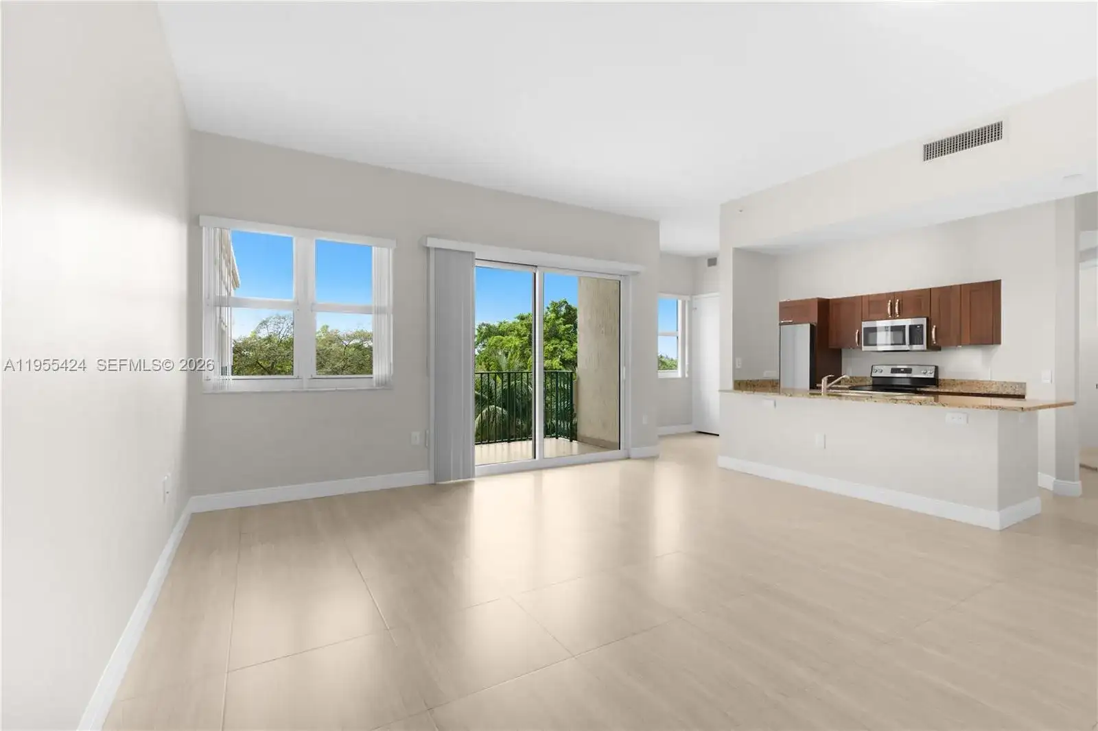 20000 E Country Club Dr # 402, Aventura FL 33180 photo 5