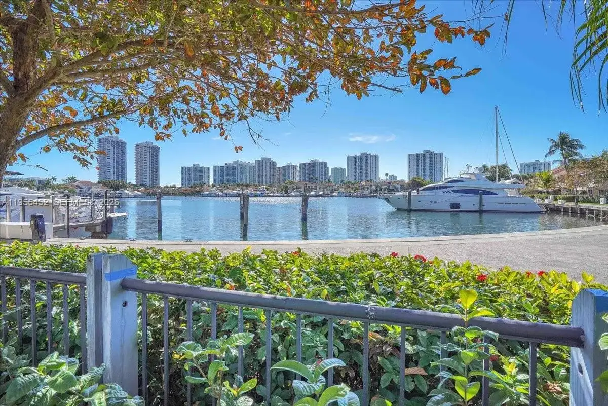 3610 Yacht Club Dr # 1001, Aventura FL 33180 photo 4