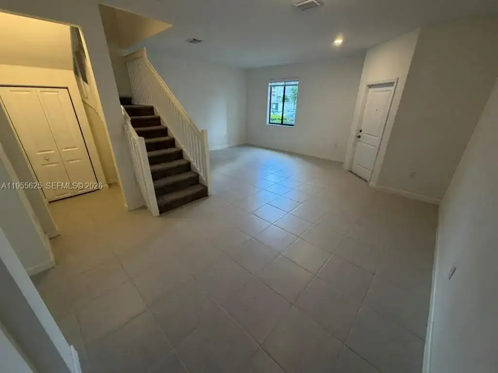 21001 NE 8th Ave, Miami FL 33179 photo 2
