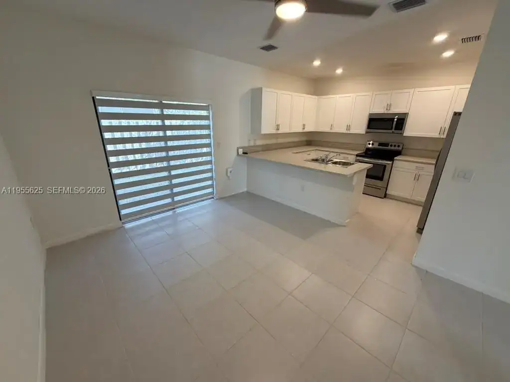 21001 NE 8th Ave, Miami FL 33179 photo 4