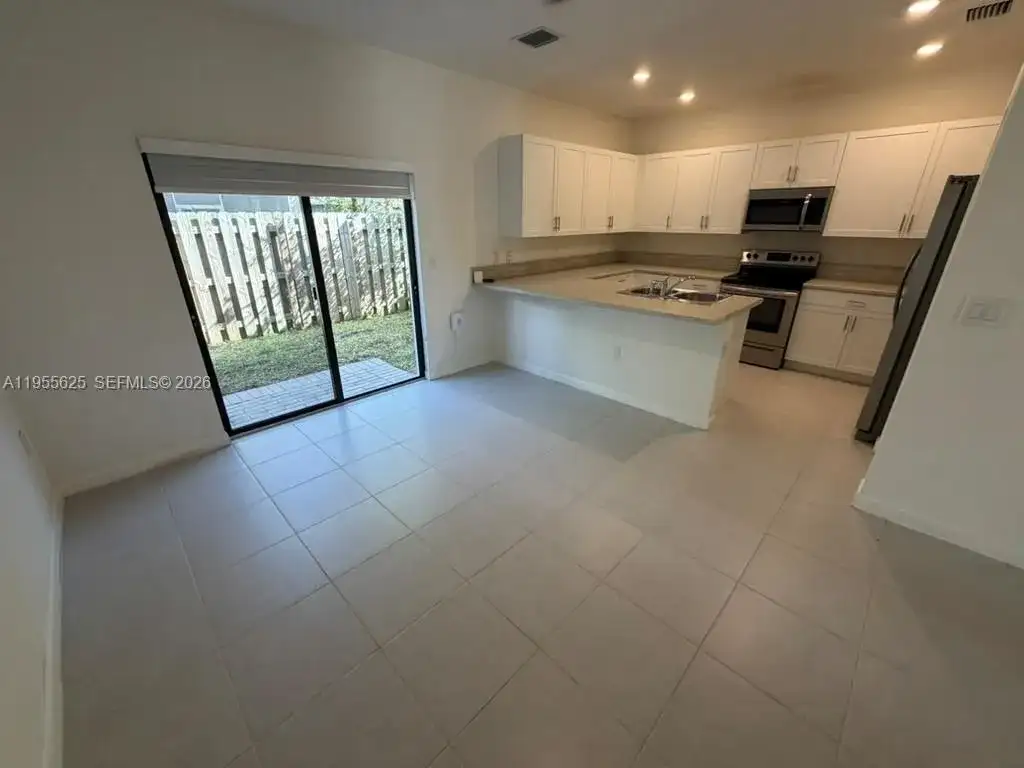 21001 NE 8th Ave, Miami FL 33179 photo 5