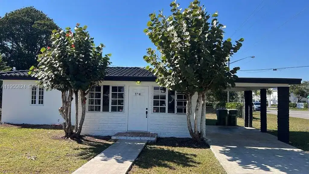 1044 NE 4th Ave, Homestead FL 33030 photo 2