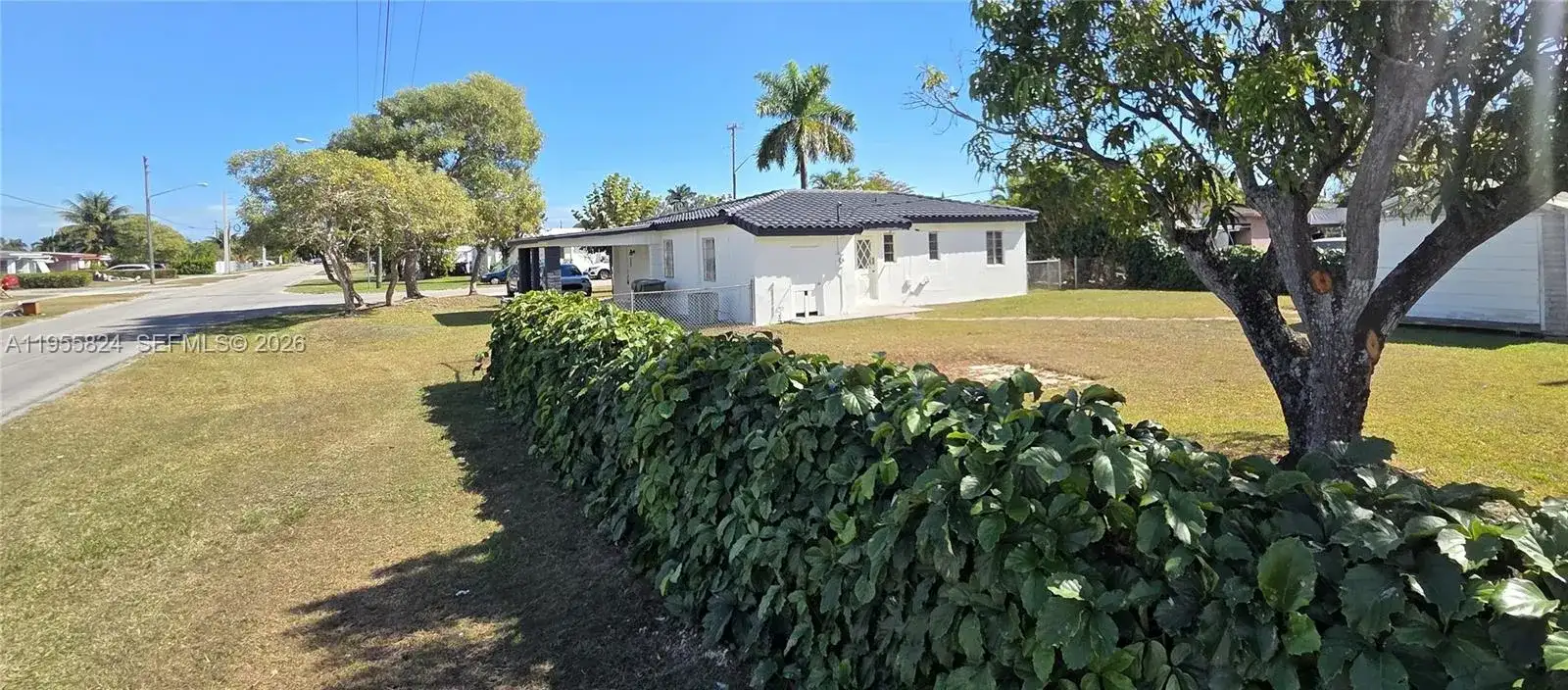 1044 NE 4th Ave, Homestead FL 33030 photo 4